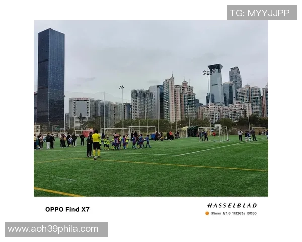 足球明星在赛场上如风般疾驰轻松甩开对手的精彩瞬间 足球明星在赛场上如风般疾驰轻松甩开对手的精彩瞬间