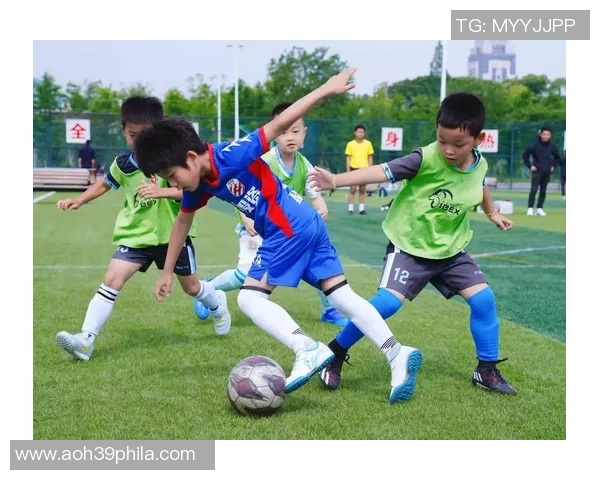 足球明星齐聚全明星球队展现巅峰对决激情四溢的足球盛宴 足球明星齐聚全明星球队展现巅峰对决激情四溢的足球盛宴